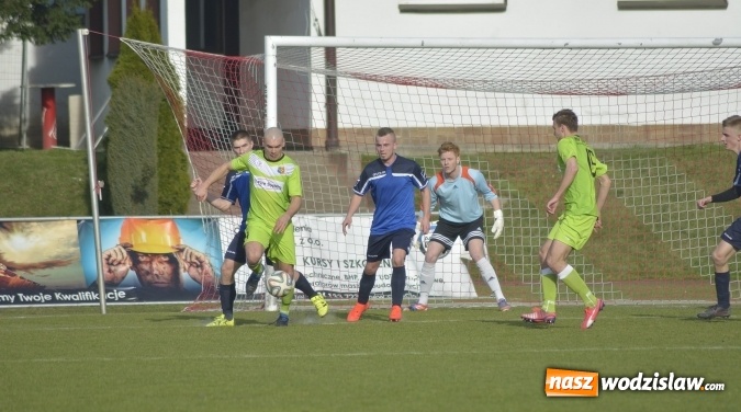 Zdjęcie w galerii na portalu naszwodzislaw.com: Podział punktów w derbowym meczu przy Bogumińskiej wiadomości z regionu