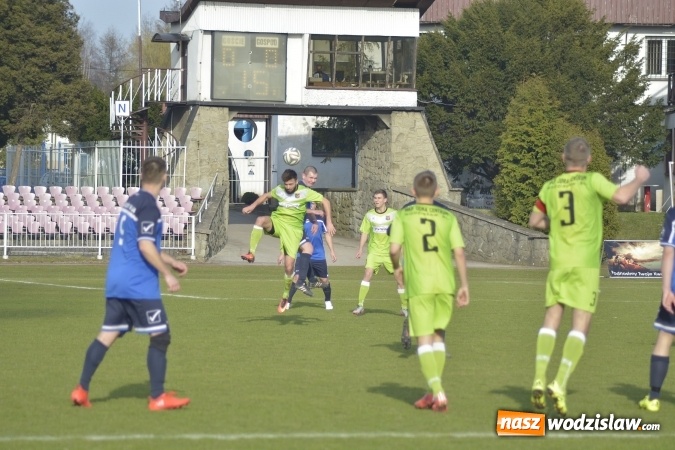 Zdjęcie w galerii na portalu naszwodzislaw.com: Podział punktów w derbowym meczu przy Bogumińskiej wiadomości z regionu