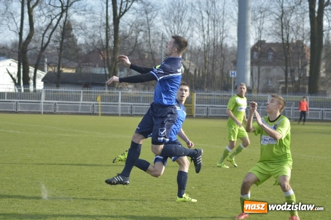 Zdjęcie w galerii na portalu naszwodzislaw.com: Podział punktów w derbowym meczu przy Bogumińskiej wiadomości z regionu