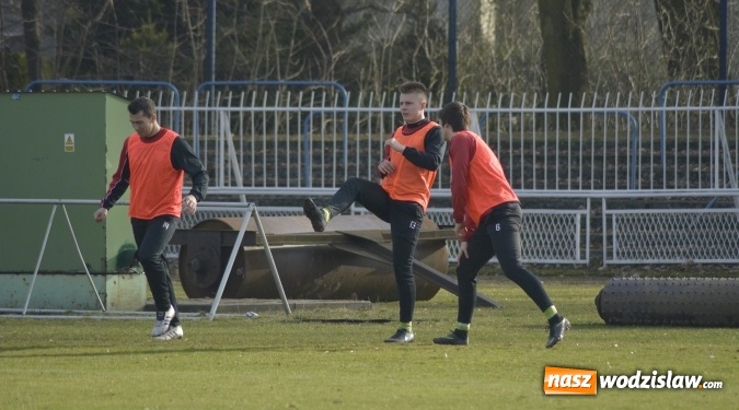 Zdjęcie w galerii na portalu naszwodzislaw.com: Podział punktów w derbowym meczu przy Bogumińskiej wiadomości z regionu