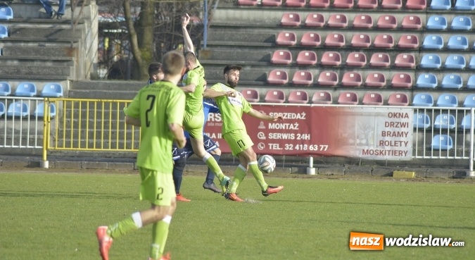 Zdjęcie w galerii na portalu naszwodzislaw.com: Podział punktów w derbowym meczu przy Bogumińskiej wiadomości z regionu