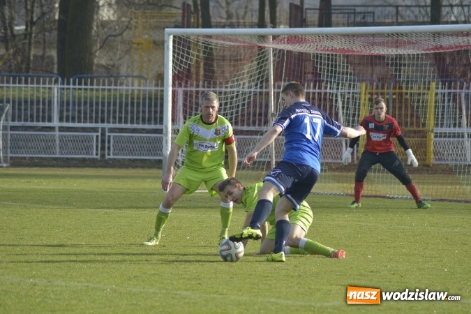 Zdjęcie w galerii na portalu naszwodzislaw.com: Podział punktów w derbowym meczu przy Bogumińskiej wiadomości z regionu