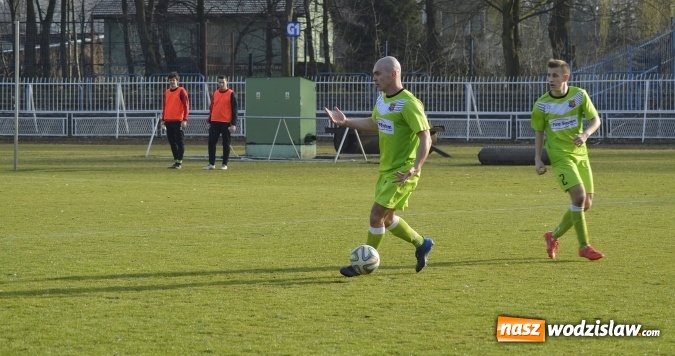 Zdjęcie w galerii na portalu naszwodzislaw.com: Podział punktów w derbowym meczu przy Bogumińskiej wiadomości z regionu
