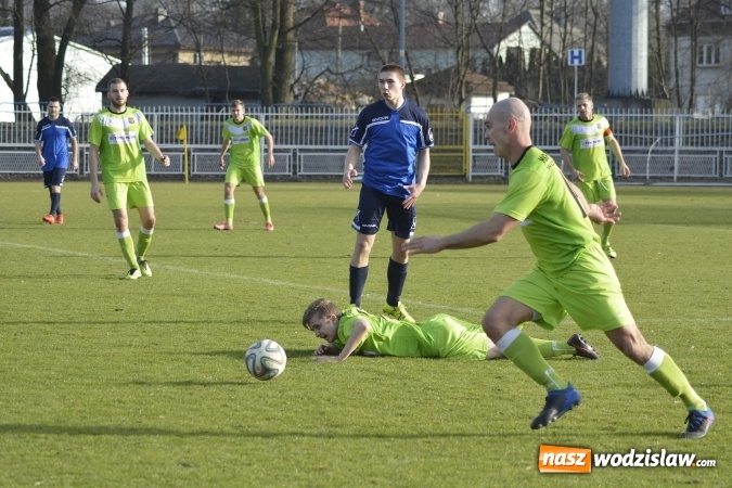 Zdjęcie w galerii na portalu naszwodzislaw.com: Podział punktów w derbowym meczu przy Bogumińskiej wiadomości z regionu
