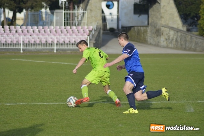 Zdjęcie w galerii na portalu naszwodzislaw.com: Podział punktów w derbowym meczu przy Bogumińskiej wiadomości z regionu