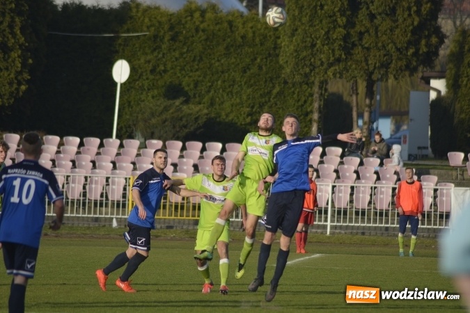 Zdjęcie w galerii na portalu naszwodzislaw.com: Podział punktów w derbowym meczu przy Bogumińskiej wiadomości z regionu