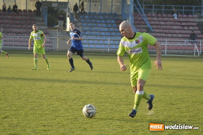 Zdjęcie w galerii na portalu naszwodzislaw.com: Podział punktów w derbowym meczu przy Bogumińskiej wiadomości z regionu