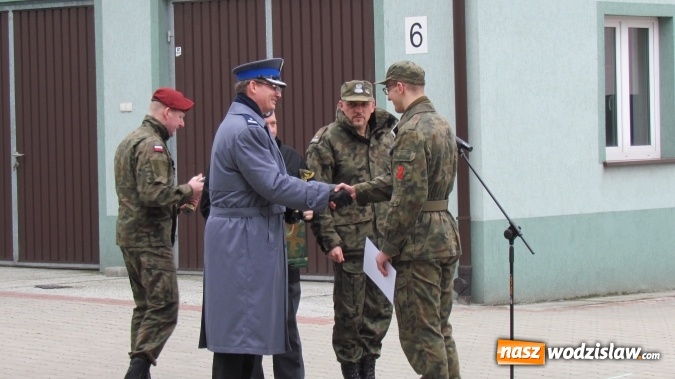 Zdjęcie w galerii na portalu naszwodzislaw.com: I Przegląd Musztry Klas Mundurowych w Rybniku z udziałem uczni&oacute;w z Rydułt&oacute;w i Gogołowej wiadomości z regionu