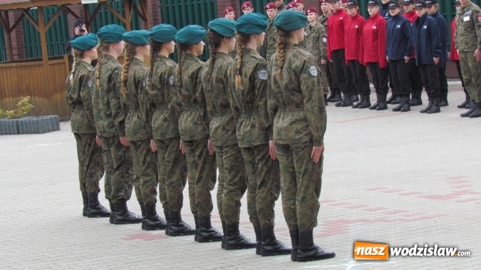 Zdjęcie w galerii na portalu naszwodzislaw.com: I Przegląd Musztry Klas Mundurowych w Rybniku z udziałem uczni&oacute;w z Rydułt&oacute;w i Gogołowej wiadomości z regionu