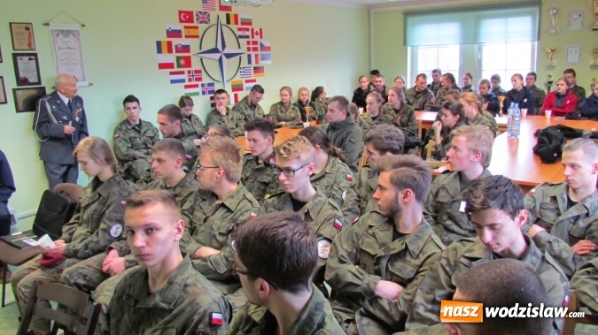 Zdjęcie w galerii na portalu naszwodzislaw.com: I Przegląd Musztry Klas Mundurowych w Rybniku z udziałem uczni&oacute;w z Rydułt&oacute;w i Gogołowej wiadomości z regionu