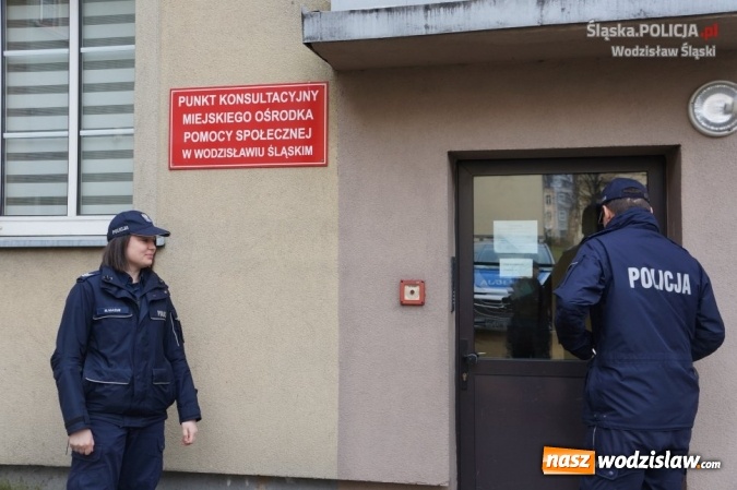 Zdjęcie w galerii na portalu naszwodzislaw.com: Dzielnicowi - jak wygląda ich codzienna służba? wiadomości z regionu