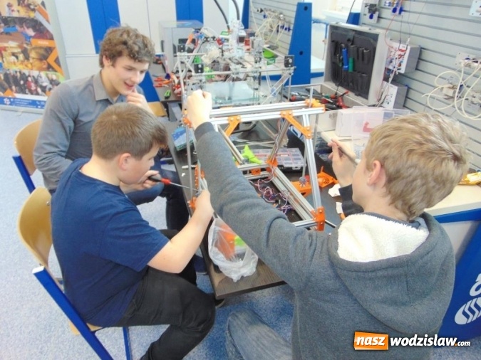 Zdjęcie w galerii na portalu naszwodzislaw.com: Od zabytków techniki po druk 3D. Innowacje i eksperymenty w PCKZiU wiadomości z regionu