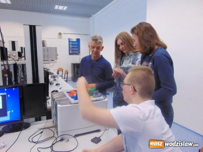Zdjęcie w galerii na portalu naszwodzislaw.com: Od zabytków techniki po druk 3D. Innowacje i eksperymenty w PCKZiU wiadomości z regionu