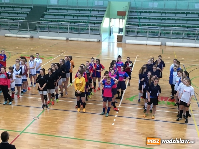 Zdjęcie w galerii na portalu naszwodzislaw.com: Piłkarki z Rydułtów na podium Makroregionalnego Turnieju Piłki Nożnej wiadomości z regionu