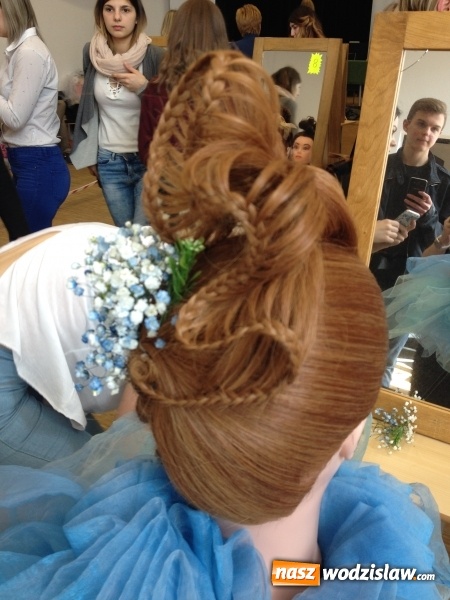 Zdjęcie w galerii na portalu naszwodzislaw.com: Uczennica ZSP w Pszowie na podium konkursu fryzjerskiego wiadomości z regionu