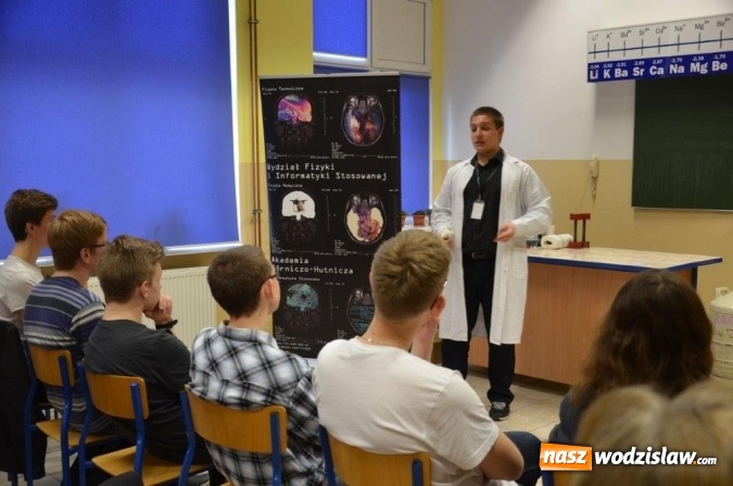 Zdjęcie w galerii na portalu naszwodzislaw.com: Festiwal wiedzy w I LO w Wodzisławiu Śląskim wiadomości z regionu