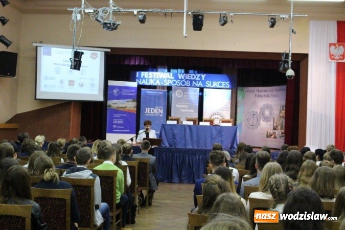 Zdjęcie w galerii na portalu naszwodzislaw.com: Festiwal wiedzy w I LO w Wodzisławiu Śląskim wiadomości z regionu