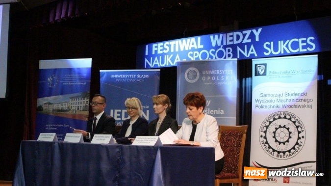 Zdjęcie w galerii na portalu naszwodzislaw.com: Festiwal wiedzy w I LO w Wodzisławiu Śląskim wiadomości z regionu