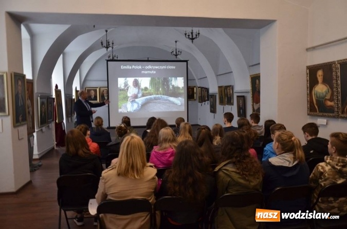 Zdjęcie w galerii na portalu naszwodzislaw.com: Cios mamuta powr&oacute;cił do Wodzisławia. Od czwartku w Muzeum wiadomości z regionu