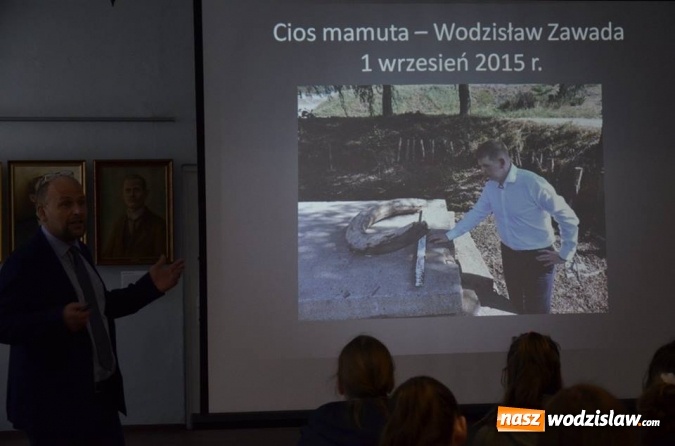 Zdjęcie w galerii na portalu naszwodzislaw.com: Cios mamuta powr&oacute;cił do Wodzisławia. Od czwartku w Muzeum wiadomości z regionu