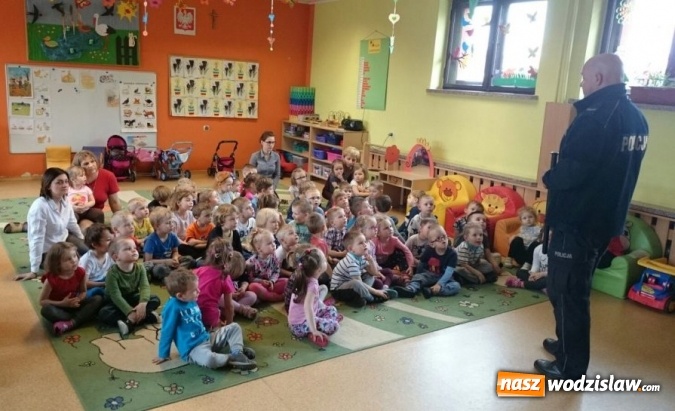 Zdjęcie w galerii na portalu naszwodzislaw.com: Bezpiecznie z drogówką. Policjanci spotkali się z przedszkolakami z Gołkowic wiadomości z regionu