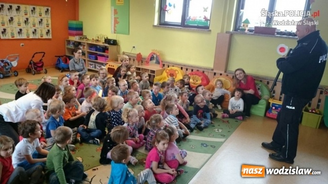 Zdjęcie w galerii na portalu naszwodzislaw.com: Bezpiecznie z drogówką. Policjanci spotkali się z przedszkolakami z Gołkowic wiadomości z regionu