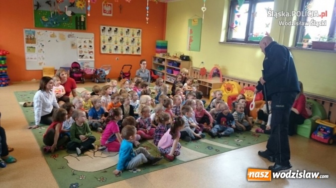 Zdjęcie w galerii na portalu naszwodzislaw.com: Bezpiecznie z drogówką. Policjanci spotkali się z przedszkolakami z Gołkowic wiadomości z regionu