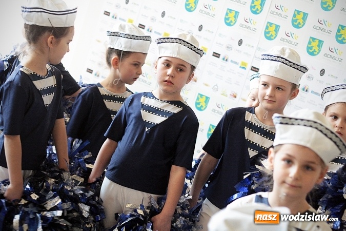Zdjęcie w galerii na portalu naszwodzislaw.com: Kolejna edycja festiwalu tanecznego Aplauz w Marklowicach. Zatańczyła nawet... Cruella de Mon wiadomości z regionu
