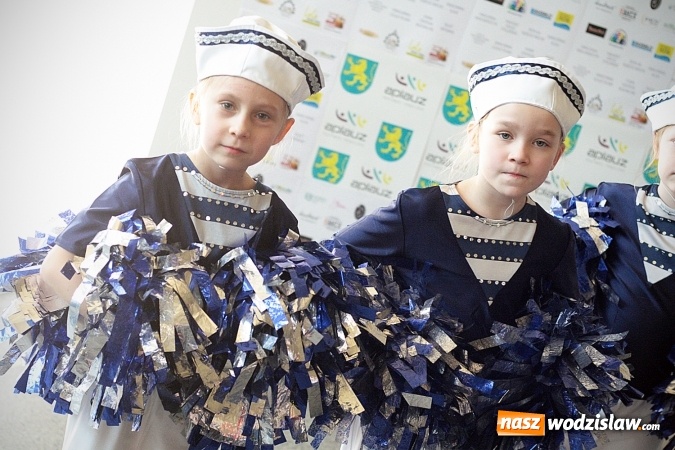 Zdjęcie w galerii na portalu naszwodzislaw.com: Kolejna edycja festiwalu tanecznego Aplauz w Marklowicach. Zatańczyła nawet... Cruella de Mon wiadomości z regionu