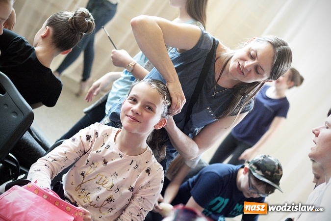 Zdjęcie w galerii na portalu naszwodzislaw.com: Kolejna edycja festiwalu tanecznego Aplauz w Marklowicach. Zatańczyła nawet... Cruella de Mon wiadomości z regionu