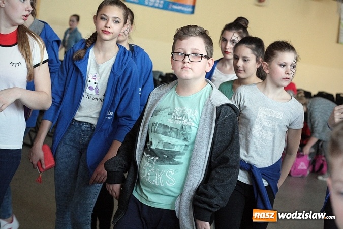 Zdjęcie w galerii na portalu naszwodzislaw.com: Kolejna edycja festiwalu tanecznego Aplauz w Marklowicach. Zatańczyła nawet... Cruella de Mon wiadomości z regionu