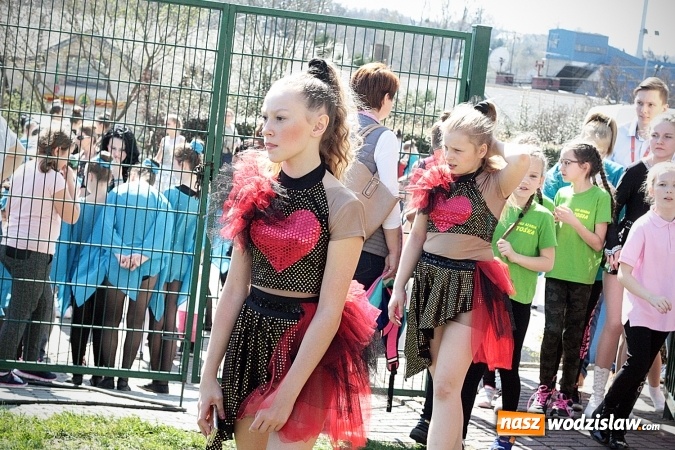 Zdjęcie w galerii na portalu naszwodzislaw.com: Kolejna edycja festiwalu tanecznego Aplauz w Marklowicach. Zatańczyła nawet... Cruella de Mon wiadomości z regionu