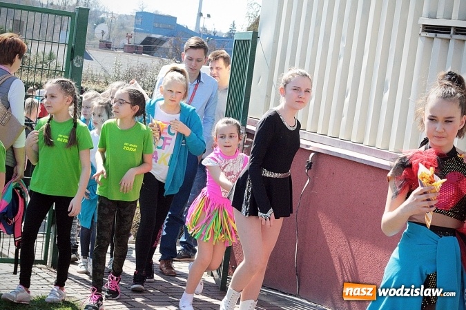 Zdjęcie w galerii na portalu naszwodzislaw.com: Kolejna edycja festiwalu tanecznego Aplauz w Marklowicach. Zatańczyła nawet... Cruella de Mon wiadomości z regionu