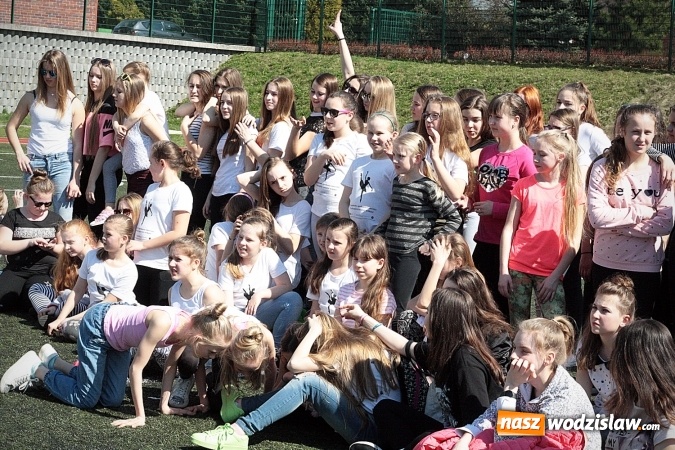 Zdjęcie w galerii na portalu naszwodzislaw.com: Kolejna edycja festiwalu tanecznego Aplauz w Marklowicach. Zatańczyła nawet... Cruella de Mon wiadomości z regionu