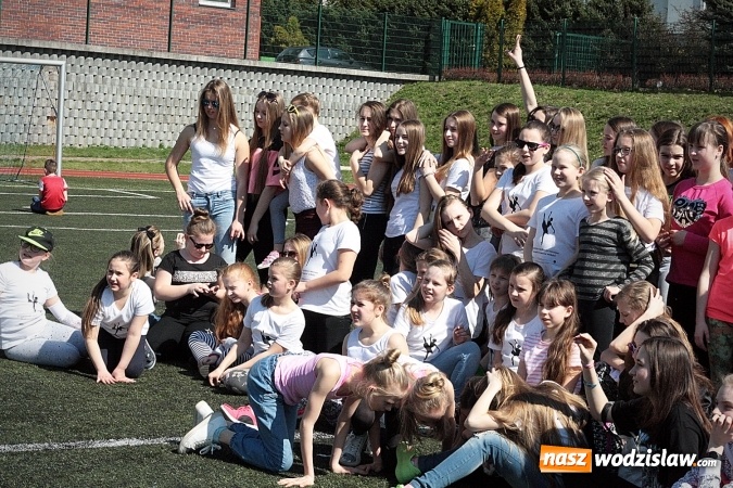 Zdjęcie w galerii na portalu naszwodzislaw.com: Kolejna edycja festiwalu tanecznego Aplauz w Marklowicach. Zatańczyła nawet... Cruella de Mon wiadomości z regionu