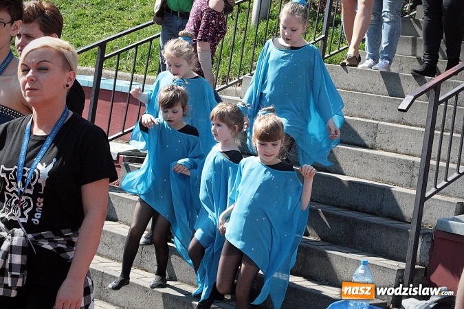 Zdjęcie w galerii na portalu naszwodzislaw.com: Kolejna edycja festiwalu tanecznego Aplauz w Marklowicach. Zatańczyła nawet... Cruella de Mon wiadomości z regionu