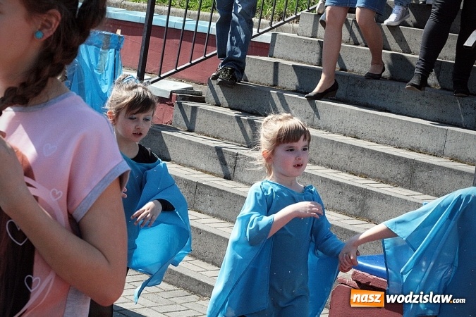 Zdjęcie w galerii na portalu naszwodzislaw.com: Kolejna edycja festiwalu tanecznego Aplauz w Marklowicach. Zatańczyła nawet... Cruella de Mon wiadomości z regionu
