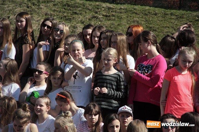 Zdjęcie w galerii na portalu naszwodzislaw.com: Kolejna edycja festiwalu tanecznego Aplauz w Marklowicach. Zatańczyła nawet... Cruella de Mon wiadomości z regionu