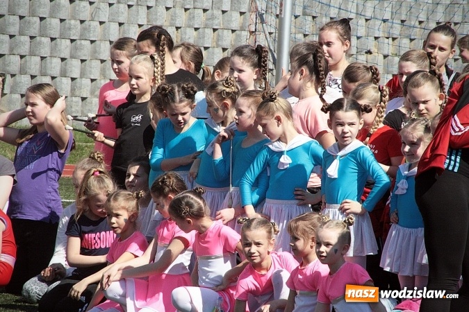 Zdjęcie w galerii na portalu naszwodzislaw.com: Kolejna edycja festiwalu tanecznego Aplauz w Marklowicach. Zatańczyła nawet... Cruella de Mon wiadomości z regionu