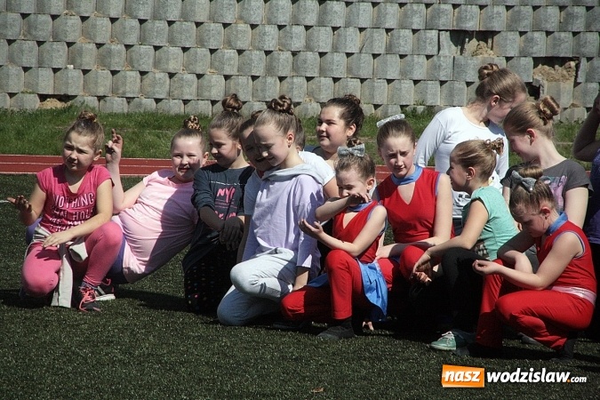 Zdjęcie w galerii na portalu naszwodzislaw.com: Kolejna edycja festiwalu tanecznego Aplauz w Marklowicach. Zatańczyła nawet... Cruella de Mon wiadomości z regionu