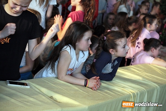 Zdjęcie w galerii na portalu naszwodzislaw.com: Kolejna edycja festiwalu tanecznego Aplauz w Marklowicach. Zatańczyła nawet... Cruella de Mon wiadomości z regionu