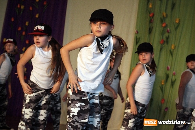Zdjęcie w galerii na portalu naszwodzislaw.com: Kolejna edycja festiwalu tanecznego Aplauz w Marklowicach. Zatańczyła nawet... Cruella de Mon wiadomości z regionu