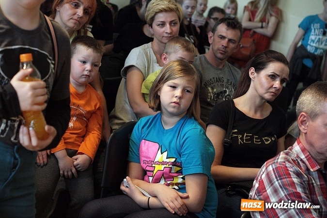 Zdjęcie w galerii na portalu naszwodzislaw.com: Kolejna edycja festiwalu tanecznego Aplauz w Marklowicach. Zatańczyła nawet... Cruella de Mon wiadomości z regionu