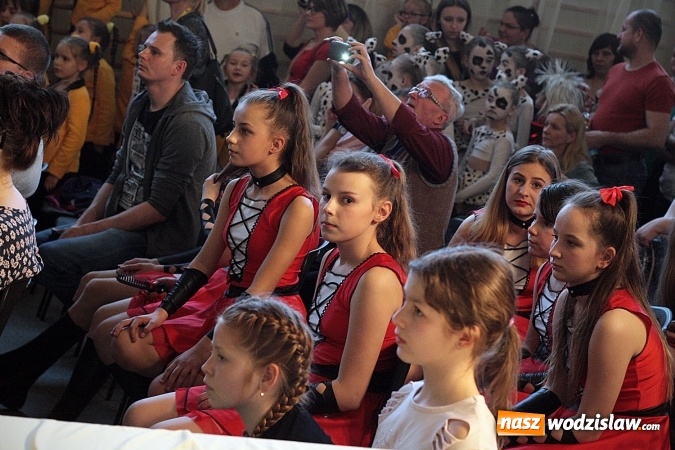 Zdjęcie w galerii na portalu naszwodzislaw.com: Kolejna edycja festiwalu tanecznego Aplauz w Marklowicach. Zatańczyła nawet... Cruella de Mon wiadomości z regionu