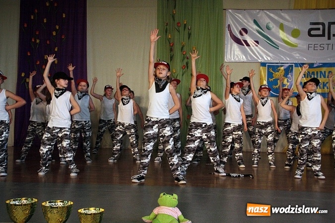Zdjęcie w galerii na portalu naszwodzislaw.com: Kolejna edycja festiwalu tanecznego Aplauz w Marklowicach. Zatańczyła nawet... Cruella de Mon wiadomości z regionu