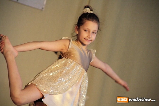 Zdjęcie w galerii na portalu naszwodzislaw.com: Kolejna edycja festiwalu tanecznego Aplauz w Marklowicach. Zatańczyła nawet... Cruella de Mon wiadomości z regionu
