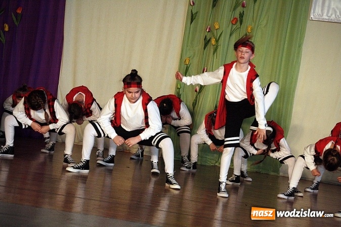 Zdjęcie w galerii na portalu naszwodzislaw.com: Kolejna edycja festiwalu tanecznego Aplauz w Marklowicach. Zatańczyła nawet... Cruella de Mon wiadomości z regionu