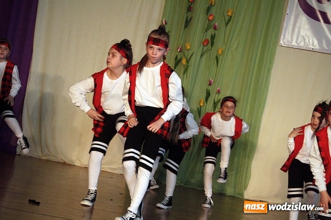 Zdjęcie w galerii na portalu naszwodzislaw.com: Kolejna edycja festiwalu tanecznego Aplauz w Marklowicach. Zatańczyła nawet... Cruella de Mon wiadomości z regionu