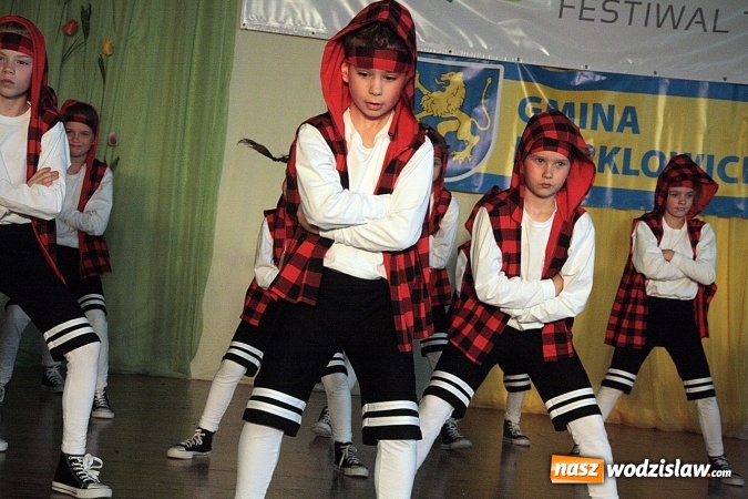 Zdjęcie w galerii na portalu naszwodzislaw.com: Kolejna edycja festiwalu tanecznego Aplauz w Marklowicach. Zatańczyła nawet... Cruella de Mon wiadomości z regionu