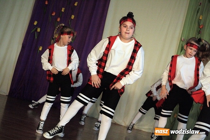 Zdjęcie w galerii na portalu naszwodzislaw.com: Kolejna edycja festiwalu tanecznego Aplauz w Marklowicach. Zatańczyła nawet... Cruella de Mon wiadomości z regionu